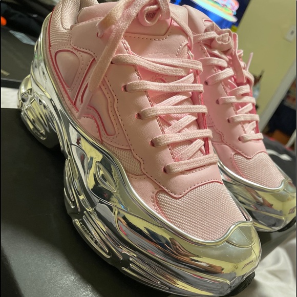 Sneakers - Picture 3 of 3